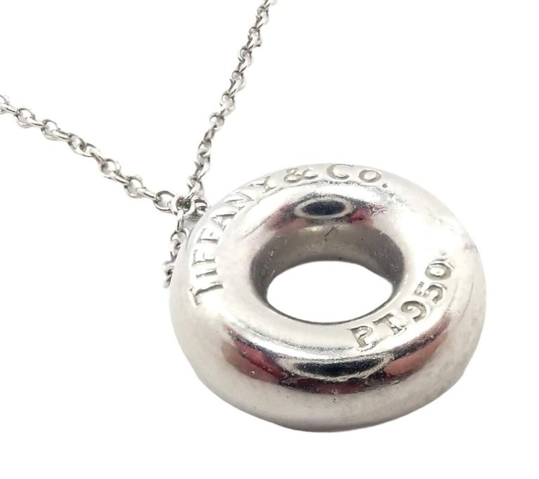Tiffany & Co. Platinum Diamond Etoile Circle Donut Pendant Necklace. 
Metal: Platinum
Length: 16