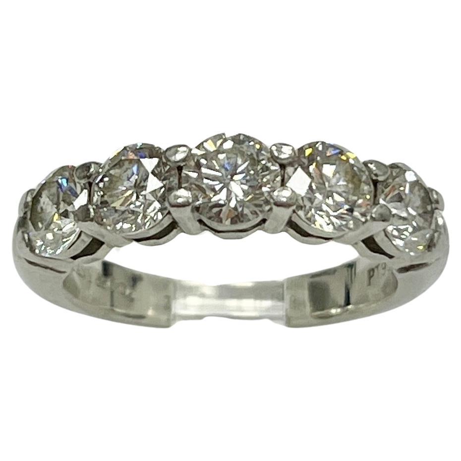 Platin-Diamantring mit fünf Steinen von Tiffany & Co im Angebot