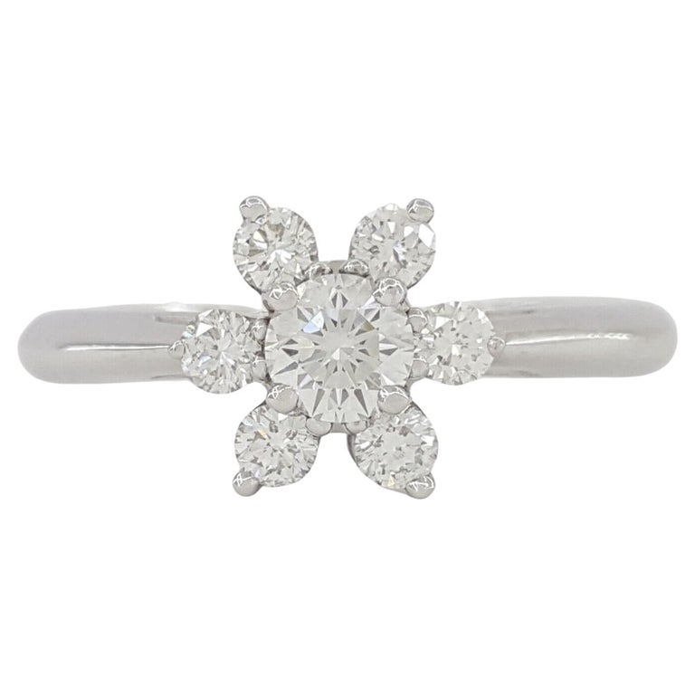 Tiffany and Co. Bague fleur en platine et diamants En vente sur 1stDibs | bague  fleur tiffany
