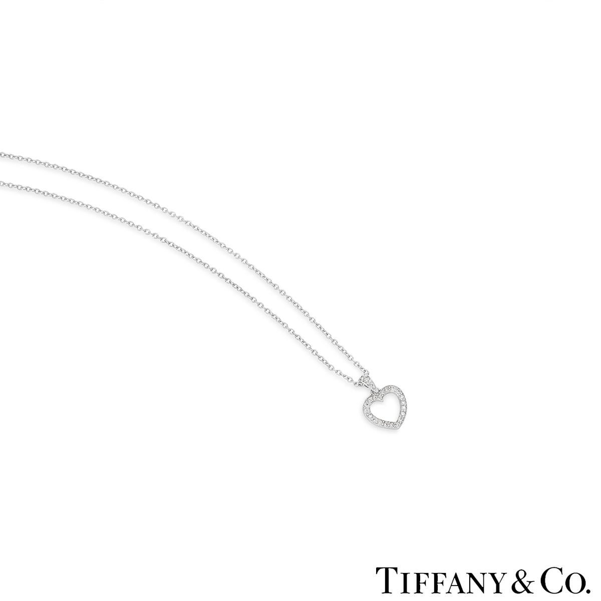 Taille brillant Tiffany & Co. Pendentif coeur en platine et diamant en vente