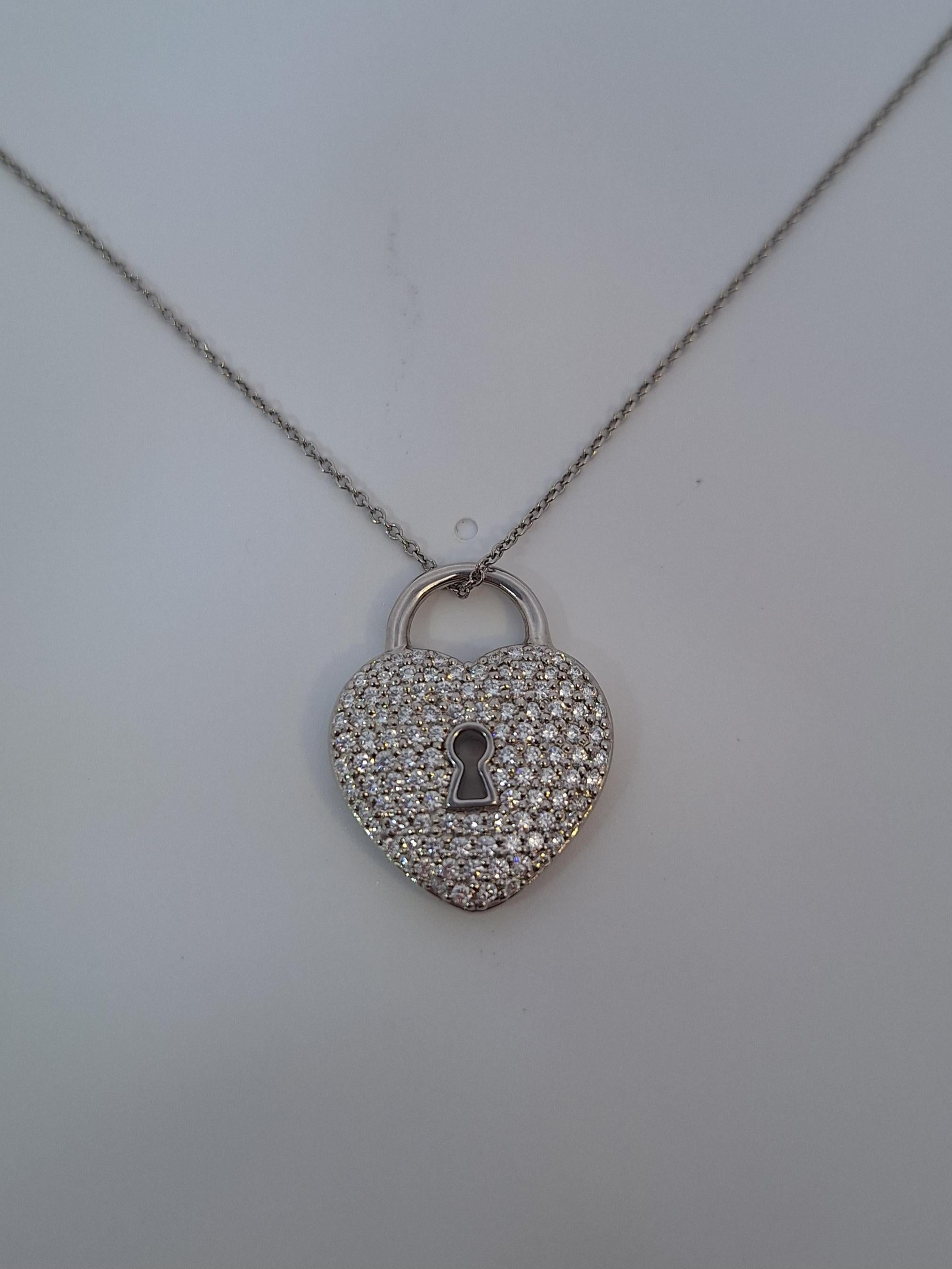 Tiffany & Co Platinum Diamond Heart Pendant Necklace In Excellent Condition For Sale In New York, NY