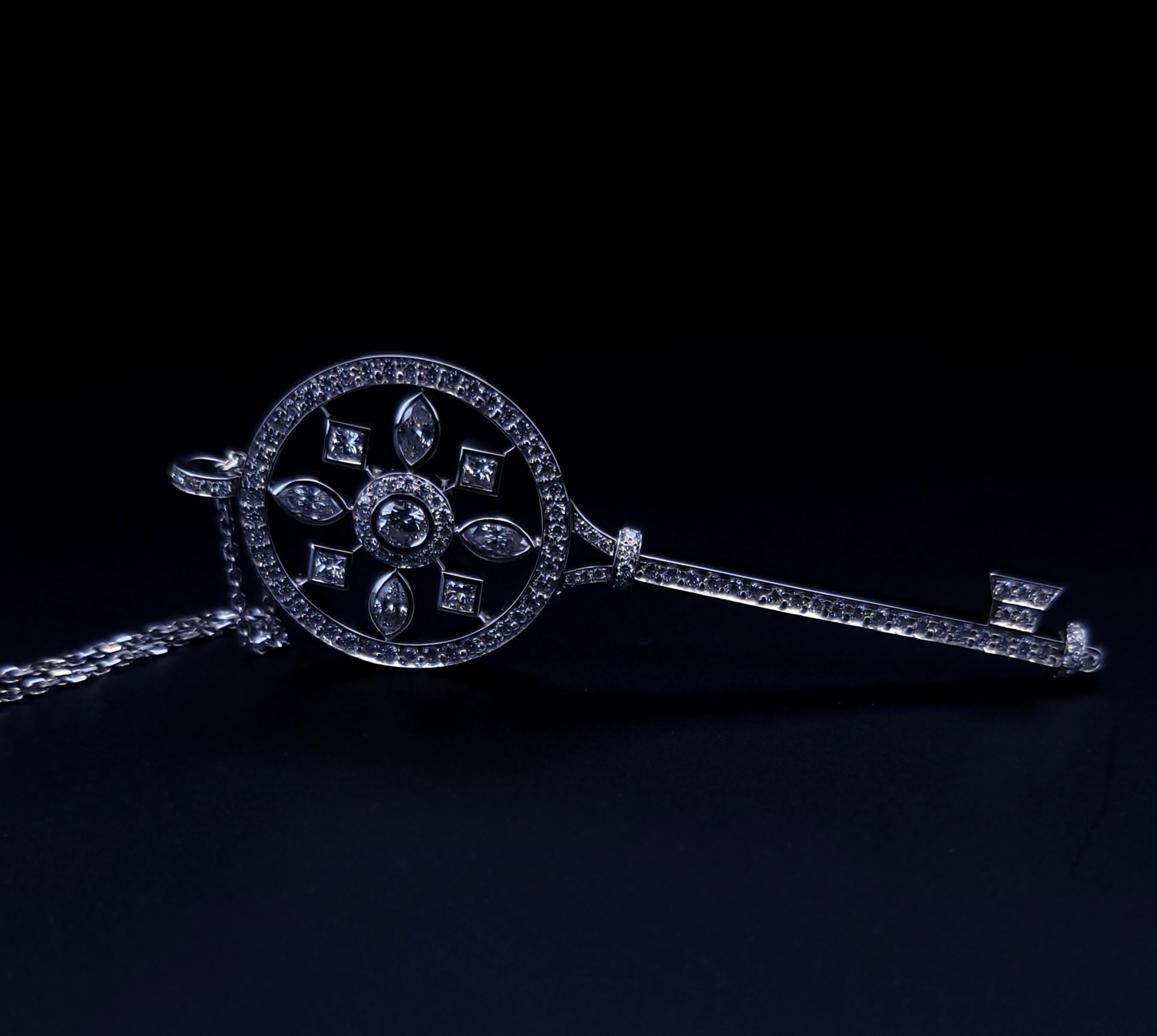 Tiffany & Co. Collana con caleidoscopio di diamanti in platino con ciondolo a forma di chiave da 16 pollici in vendita 2