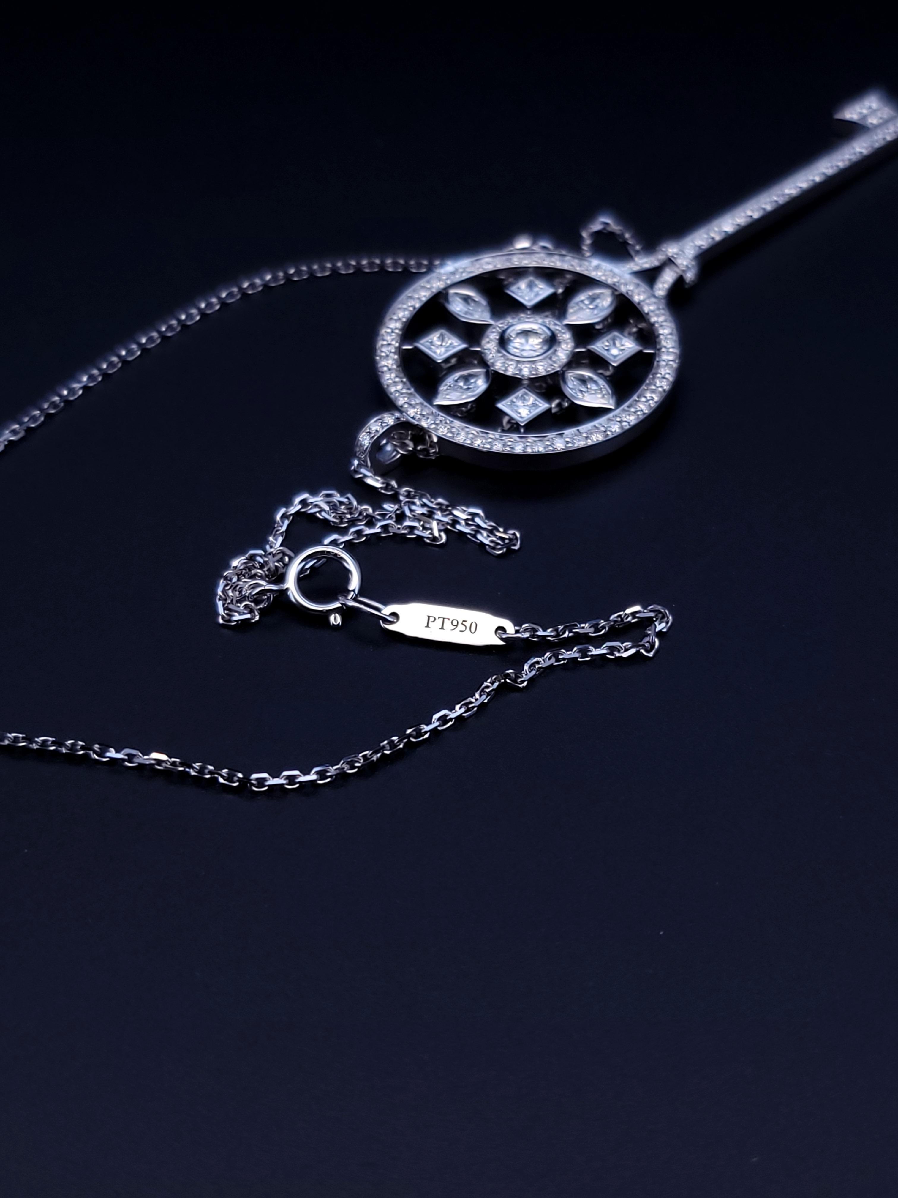 Tiffany & Co. Collana con caleidoscopio di diamanti in platino con ciondolo a forma di chiave da 16 pollici in vendita 3