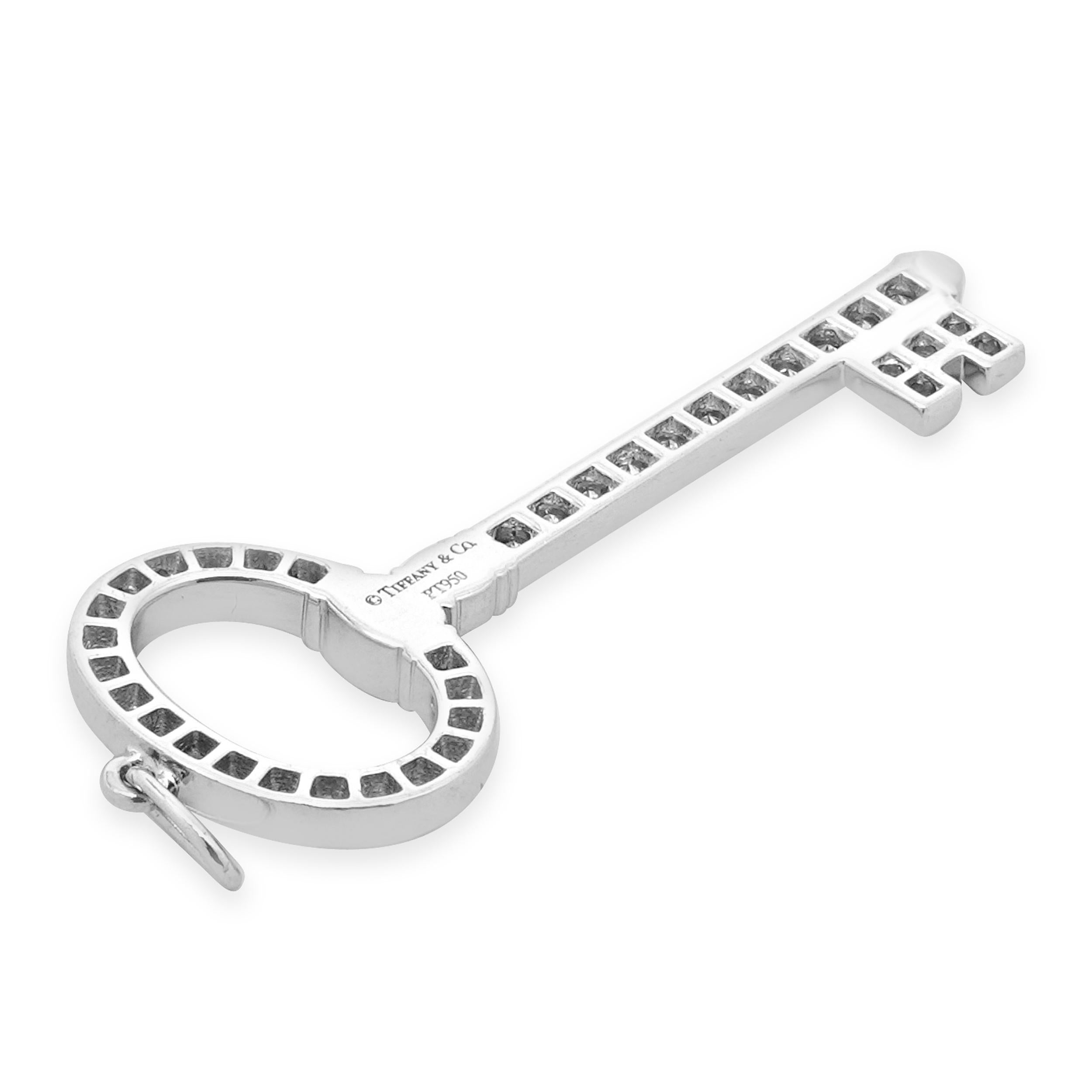 Taille brillant Tiffany & Co. Pendentif clé en platine avec diamant en vente