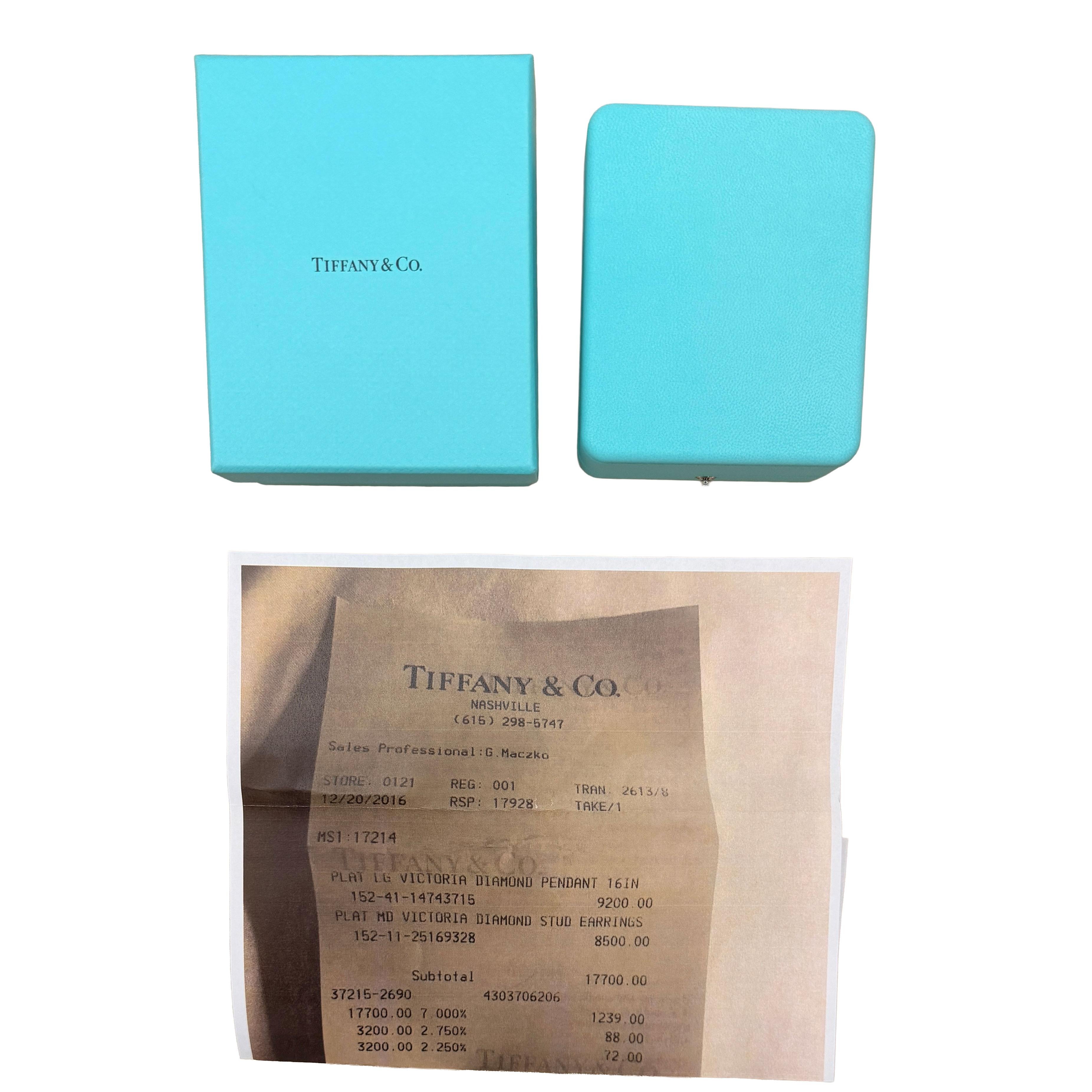 Tiffany & Co. Boucles d'oreilles Victoria en platine avec diamants de taille moyenne Unisexe en vente