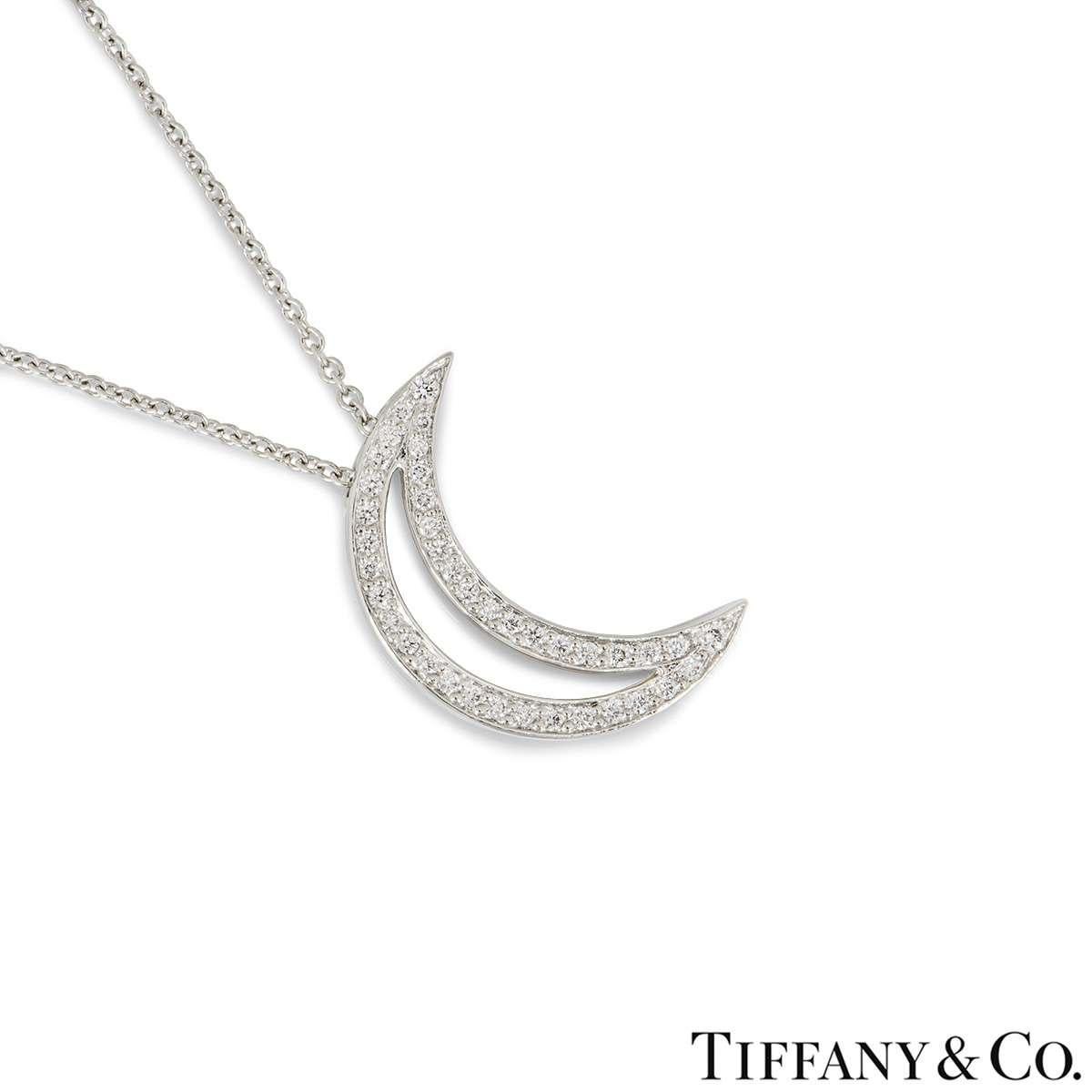 Tiffany & Co. Ciondolo a forma di luna in platino e diamanti 60006979 In condizioni ottime in vendita a London, GB