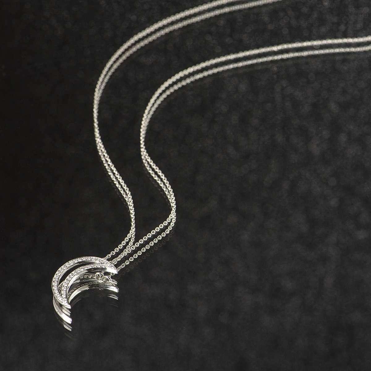 Donna Tiffany & Co. Ciondolo a forma di luna in platino e diamanti 60006979 in vendita