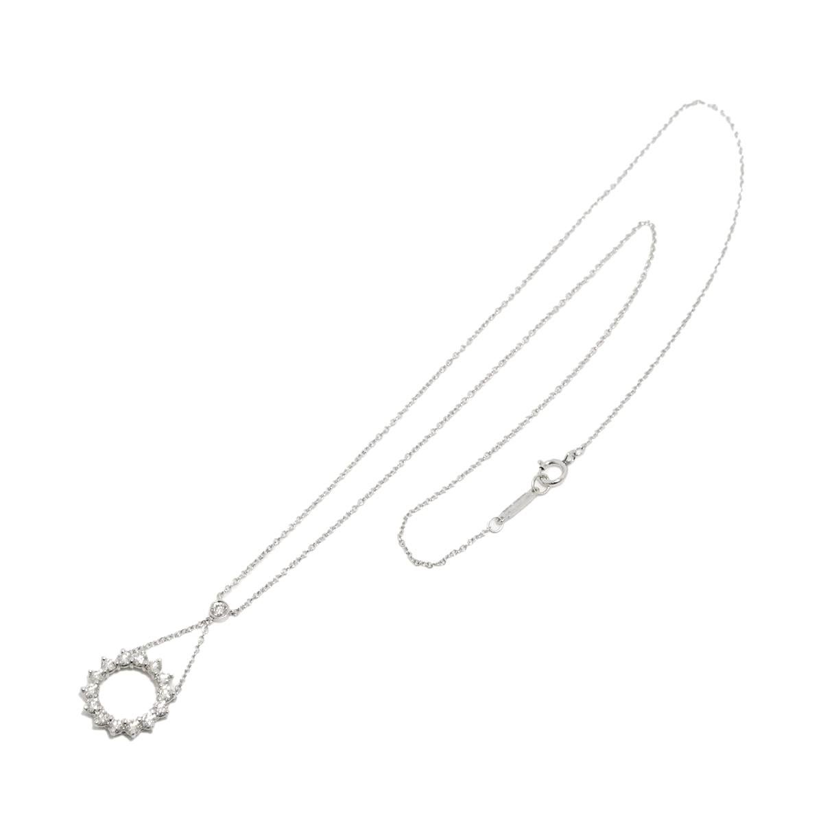 TIFFANY & Co. Collier à pendentif en forme de cercle ouvert en platine et diamants Excellent état - En vente à Los Angeles, CA
