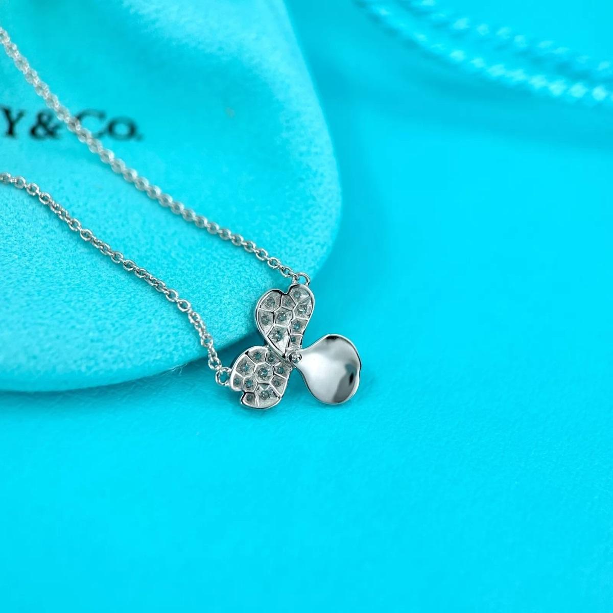 TIFFANY & Co. Platinum Diamond Paper Flowers Pendant Necklace For Sale 4
