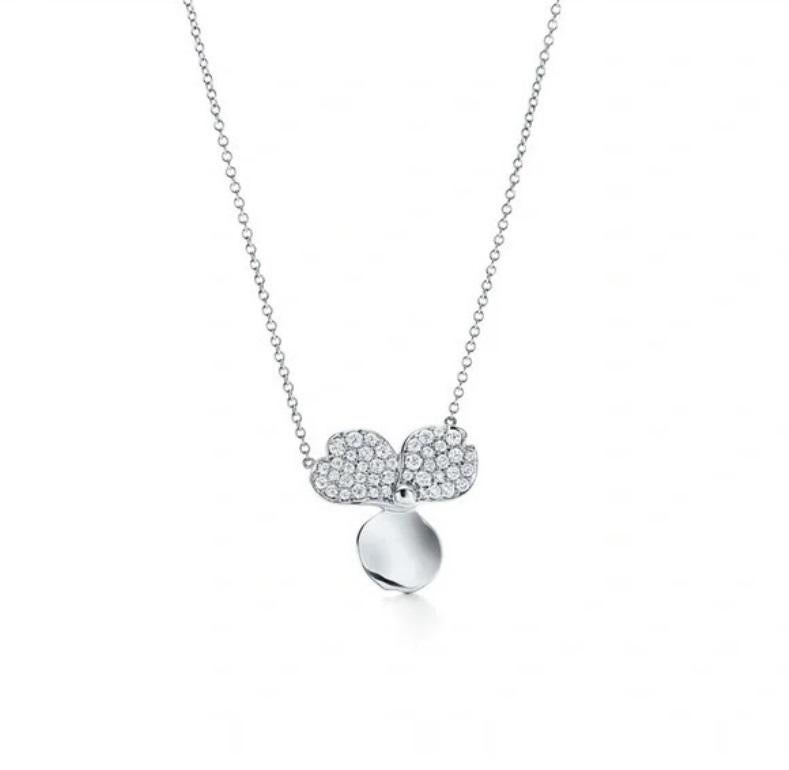 TIFFANY & Co. Platinum Diamond Paper Flowers Pendant Necklace Large

Metal: Platinum
Weight: 5.60 grams
Chain: 16