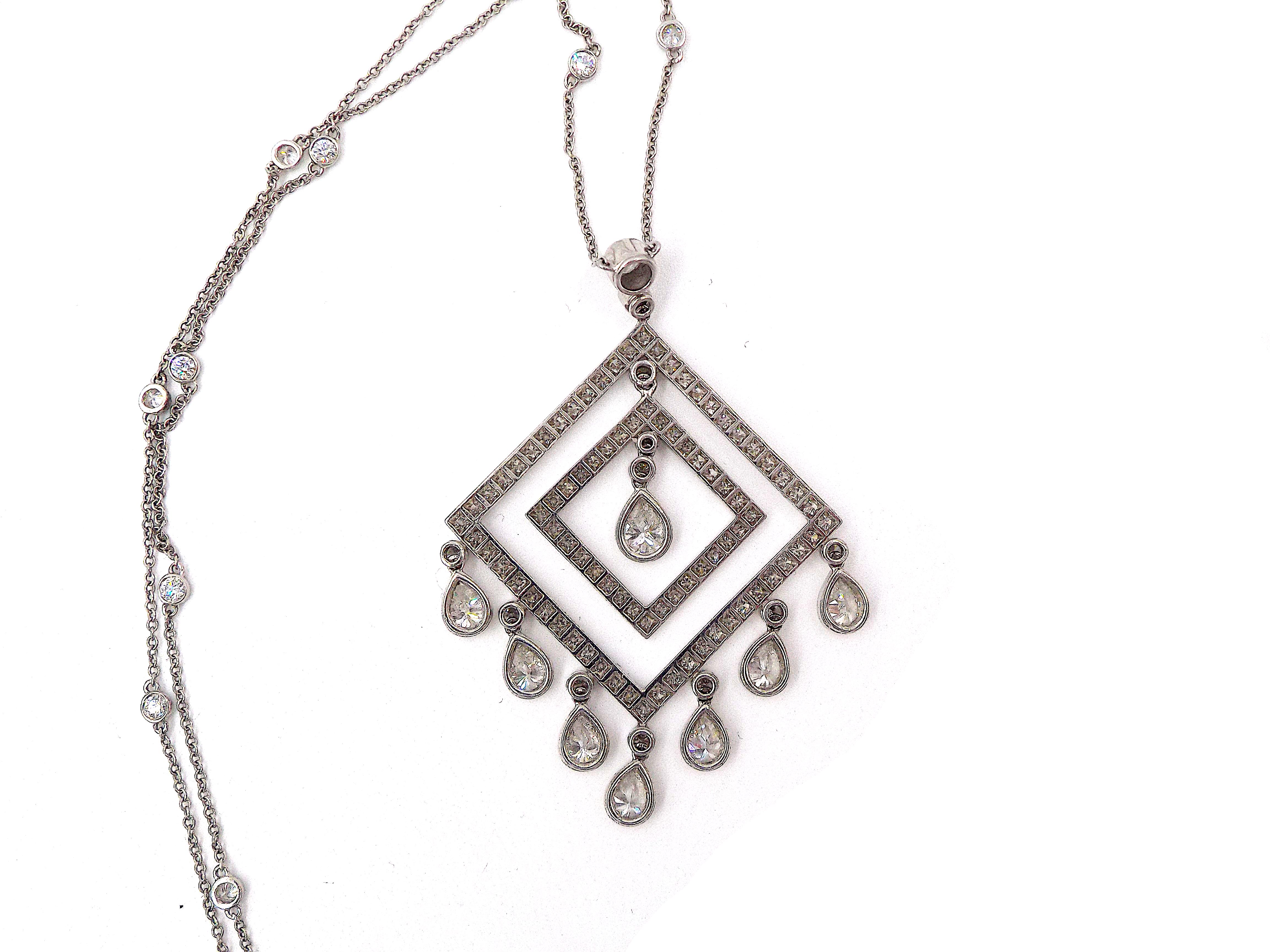 Tiffany & Co. Platinum Diamond Pendant Chain Link Necklace im Zustand „Gut“ im Angebot in New York, NY