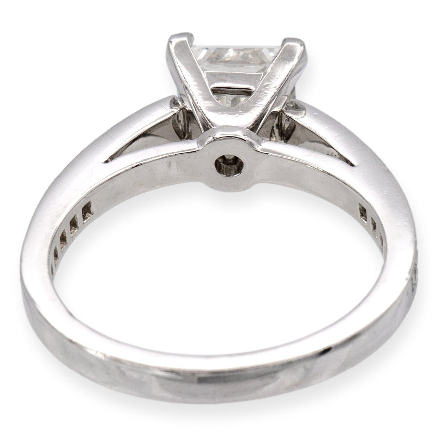 Tiffany & Co. Platin-Diamant-Verlobungsring mit Prinzessin-Diamant 1,66 Karat in der Mitte GVVS1 (Moderne)