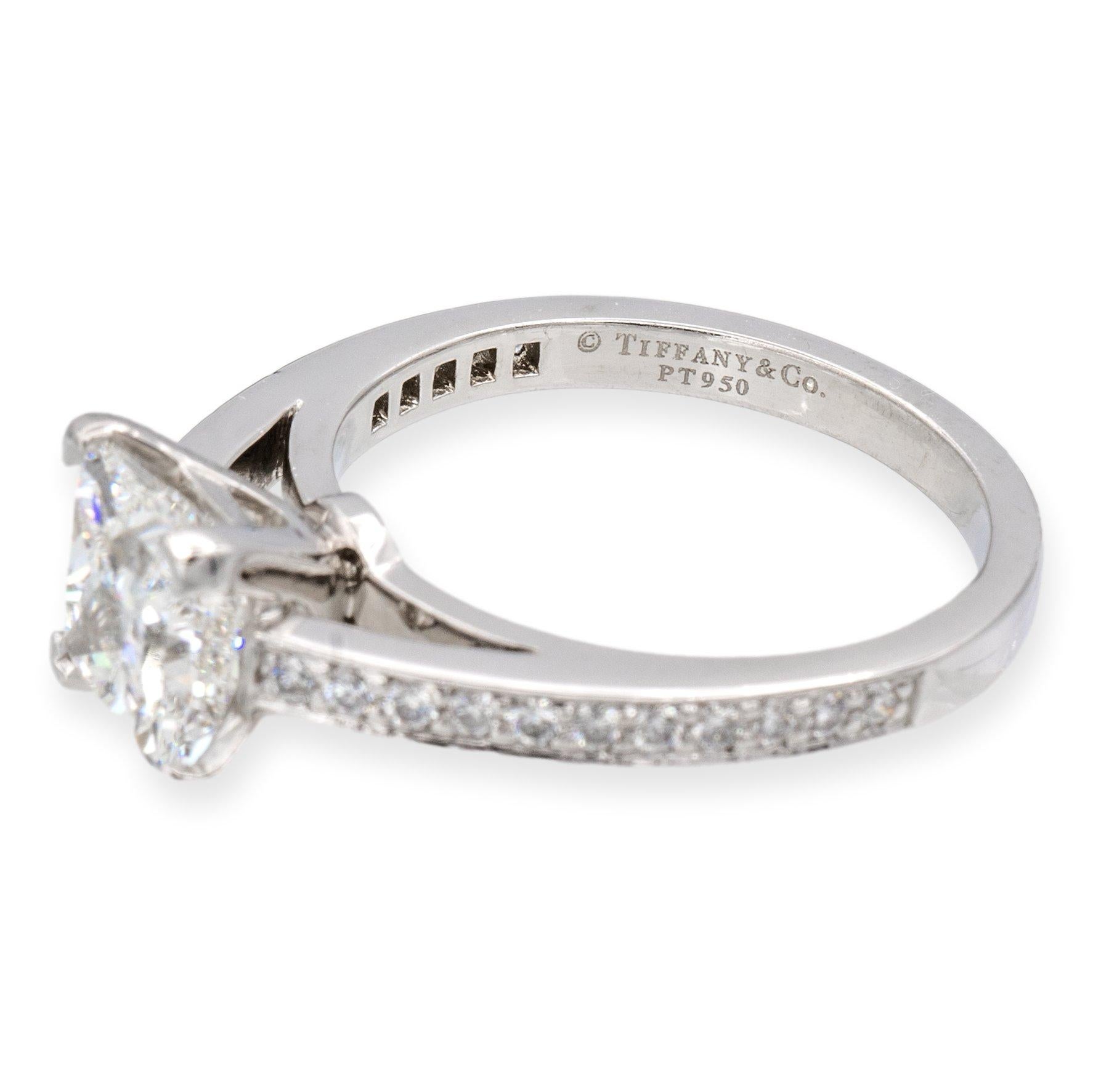 Tiffany & Co. Platin-Diamant-Verlobungsring mit Prinzessin-Diamant 1,66 Karat in der Mitte GVVS1 (Carréschliff)