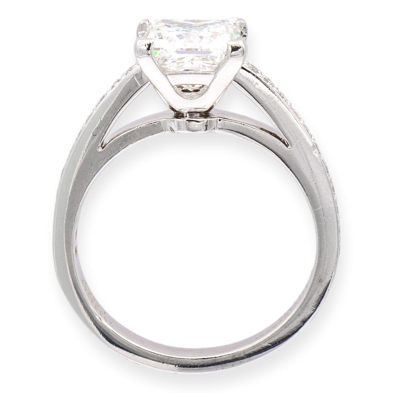 Tiffany & Co. Platin-Diamant-Verlobungsring mit Prinzessin-Diamant 1,66 Karat in der Mitte GVVS1 im Zustand „Hervorragend“ in New York, NY