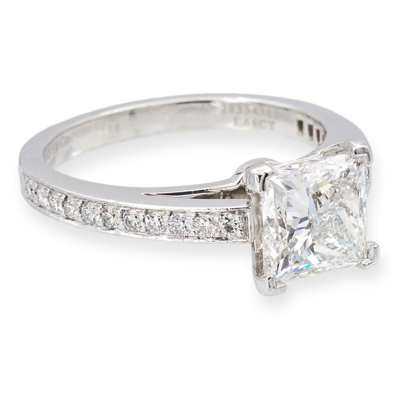 Tiffany & Co. Platin-Diamant-Verlobungsring mit Prinzessin-Diamant 1,66 Karat in der Mitte GVVS1 Damen