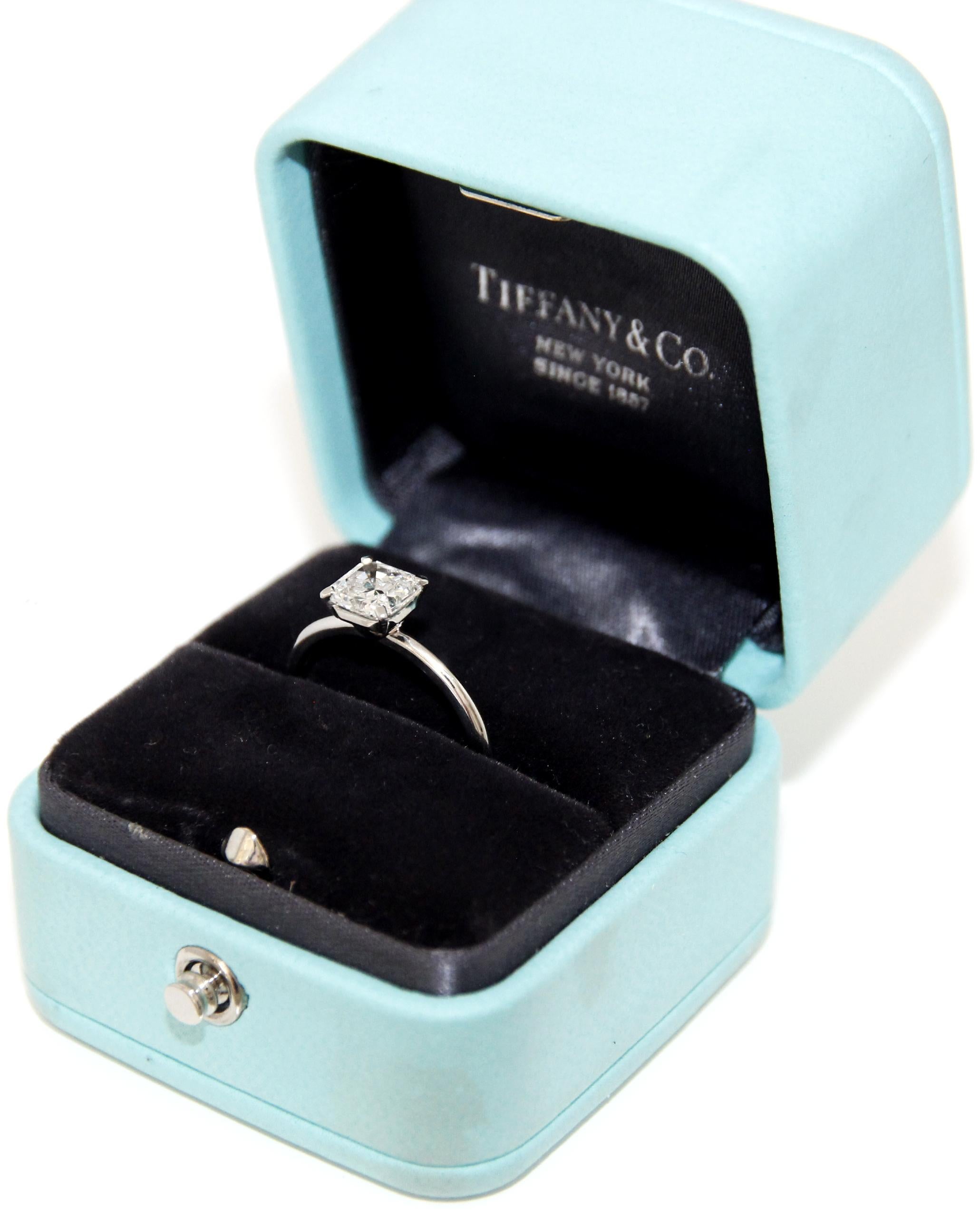 Moderne Tiffany & Co. Bague en platine et diamants en vente