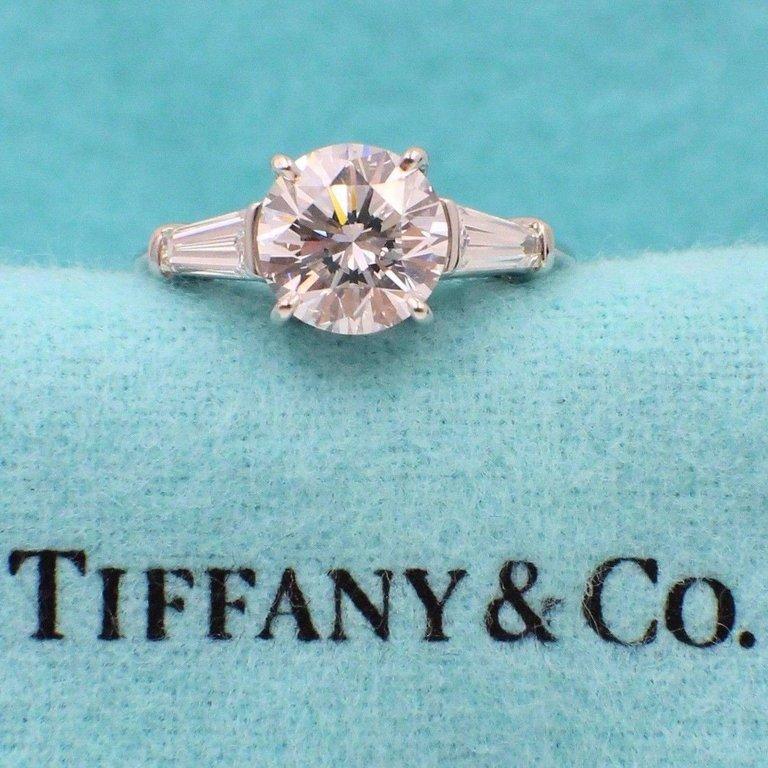 Round Cut Tiffany & Co. Platinum Diamond Ring with Tapered Baguettes 2.10 Carat, VS1, E For Sale