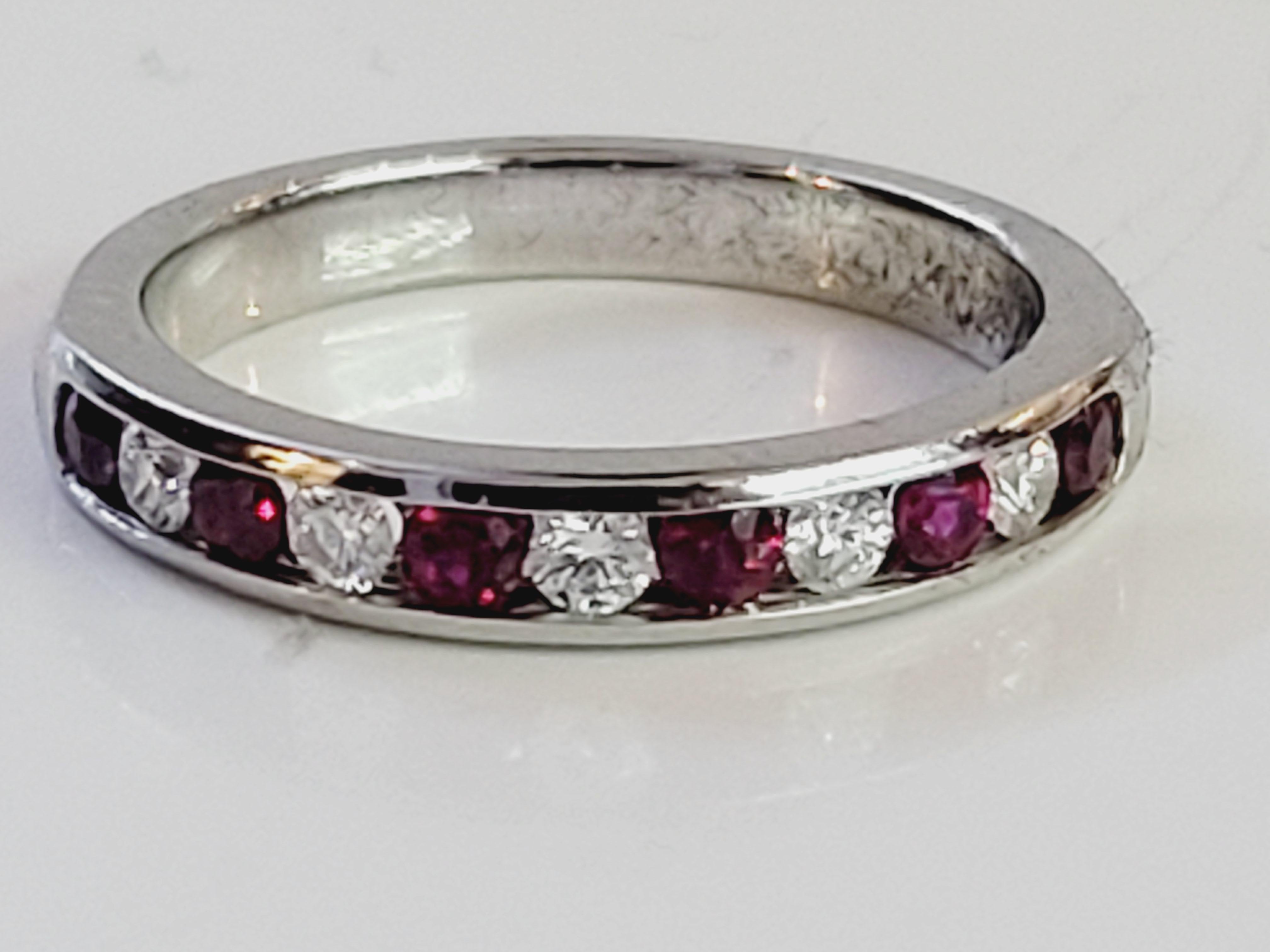 Alianza Tiffany Co Platino Diamante Rubí Corte redondo en venta
