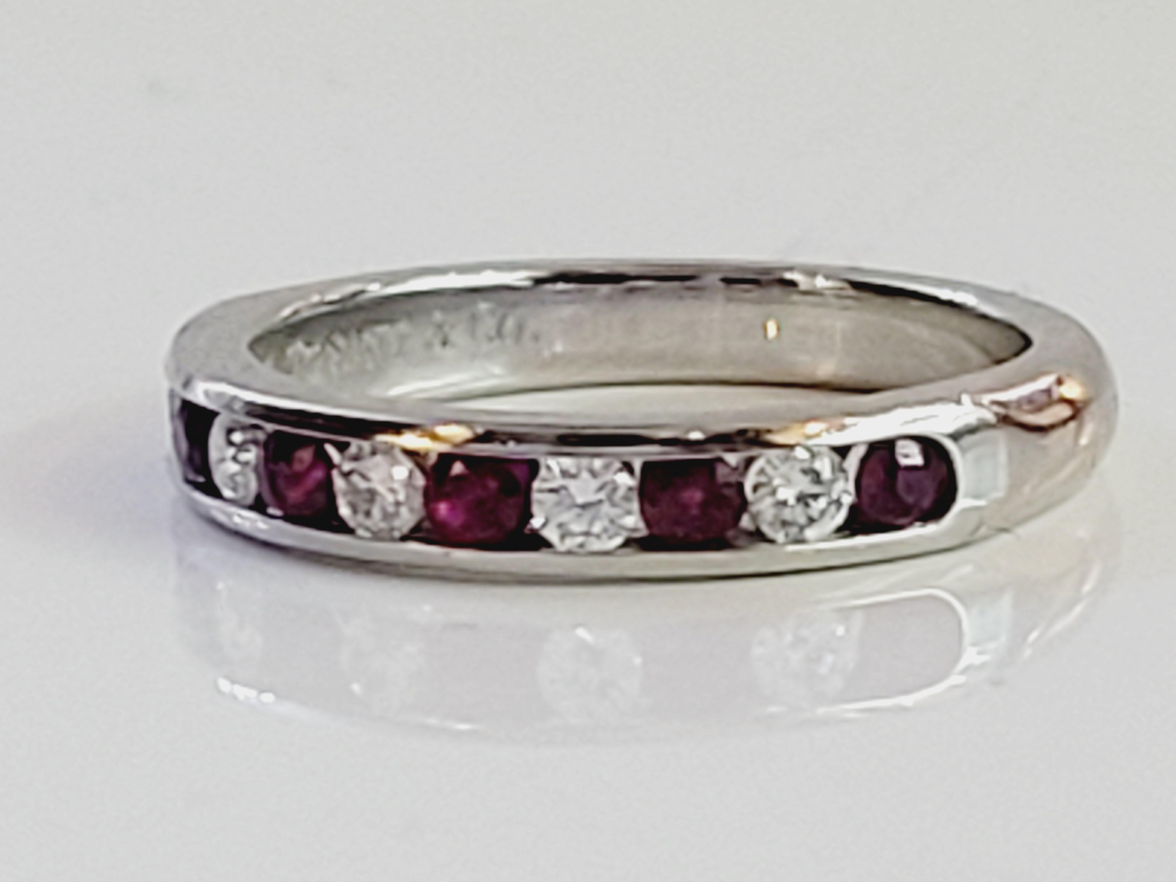 Alianza Tiffany Co Platino Diamante Rubí en venta 1
