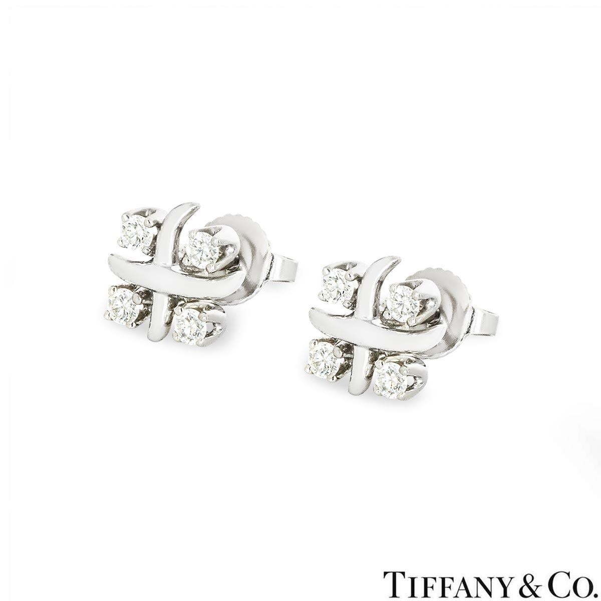 Ein Paar Diamantohrringe aus Platin aus der Collection'S Schlumberger von Tiffany & Co. Jeder Ohrring ist mit 4 runden Diamanten im Brillantschliff in einer Krallenfassung besetzt. Die Ohrringe bestehen aus 8 runden Diamanten im Brillantschliff mit