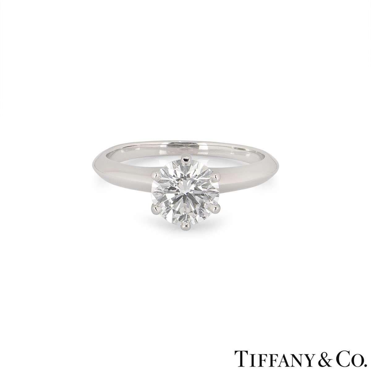 Tiffany & Co. Bague de fiançailles en platine sertie d'un diamant de 1,01 carat Excellent état - En vente à London, GB