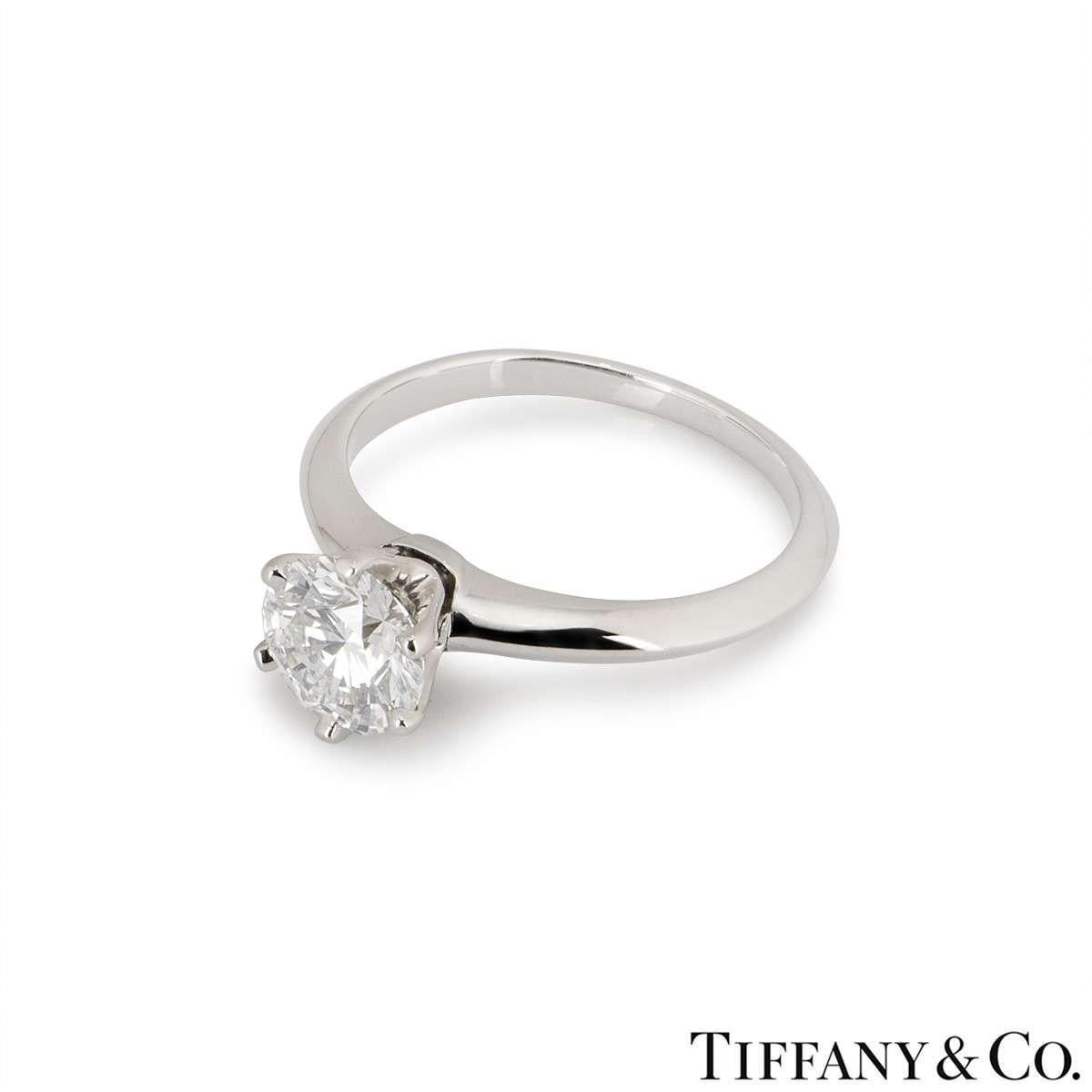 Tiffany & Co. Bague de fiançailles en platine sertie d'un diamant de 1,01 carat Pour femmes en vente