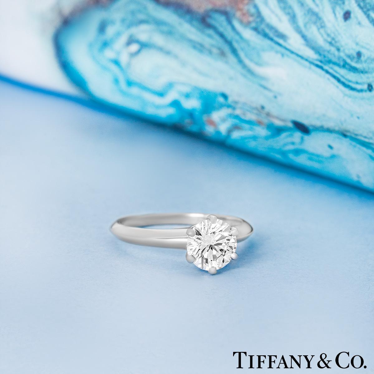 Tiffany & Co. Bague de fiançailles en platine sertie d'un diamant de 1,01 carat en vente 4