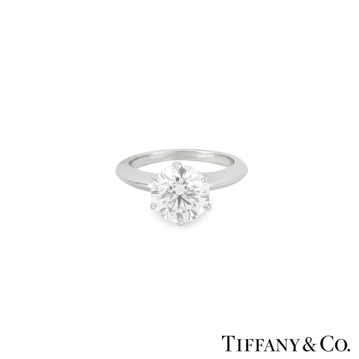Tiffany & Co. Verlobungsring aus Platin mit Diamantfassung aus Platin 2,13 Karat H/VVS1 GIA-zertifiziert im Zustand „Hervorragend“ im Angebot in London, GB