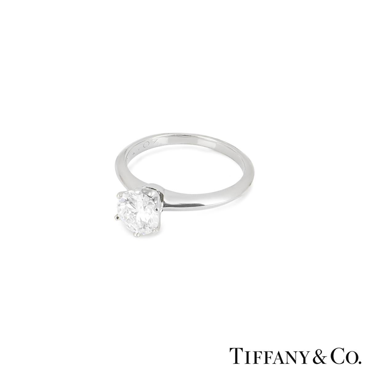 Tiffany & Co. Bague en platine sertie de diamants 1,07 carat E/VVS2 Excellent état - En vente à London, GB
