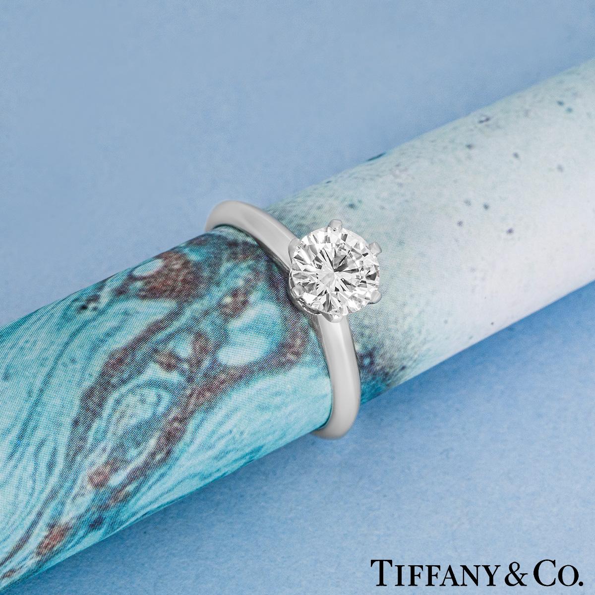 Tiffany & Co. Bague en platine sertie de diamants 1,07 carat E/VVS2 en vente 1