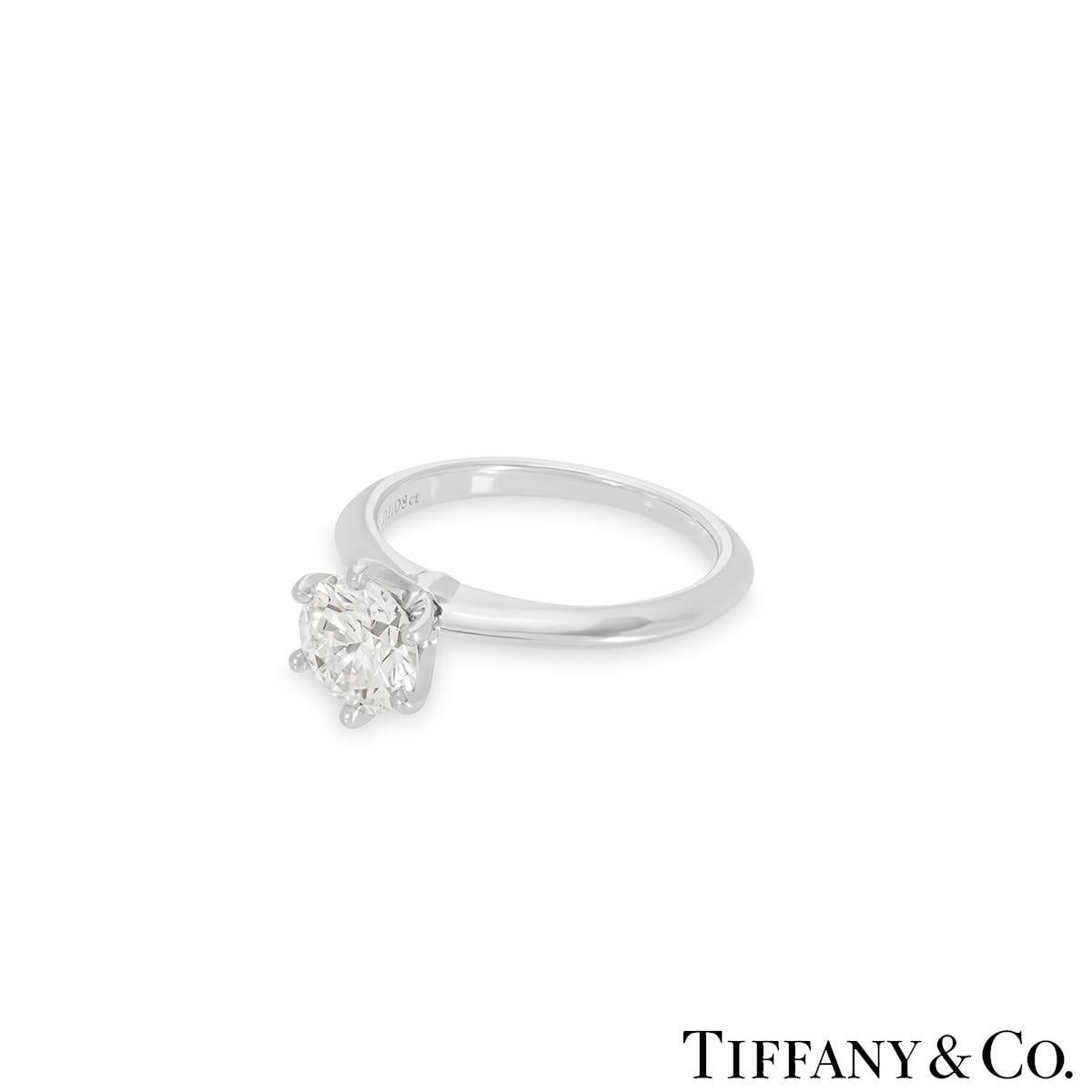 Tiffany & Co. Platin Verlobungsring mit Solitär in Diamantfassung 1,08 Karat I/VS1  im Zustand „Hervorragend“ im Angebot in London, GB
