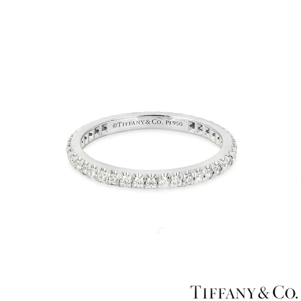 Taglio brillante Tiffany & Co. Anello Soleste in platino con diamante a forma di eternità 0,36ct 31827388 in vendita