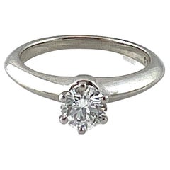 Tiffany & Co. Anello di fidanzamento in platino con diamante solitario da 0,51 carati VVS2 D Box/Carte