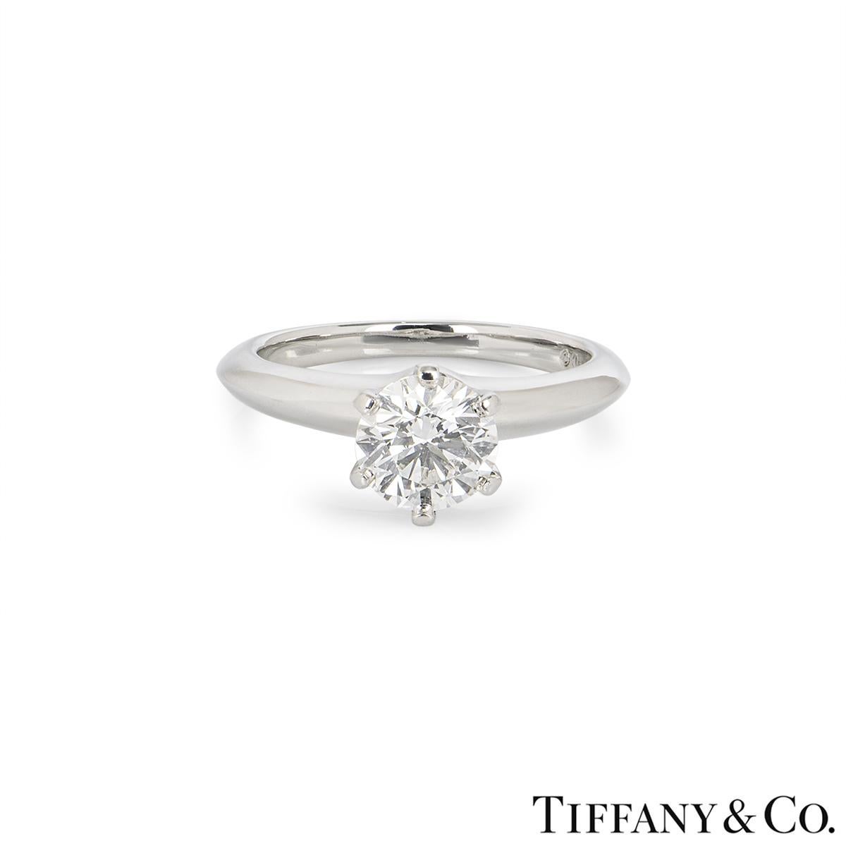 Tiffany & Co. Platin Diamant Solitär Verlobungsring 1,04 Karat G/VS2 (Rundschliff) im Angebot