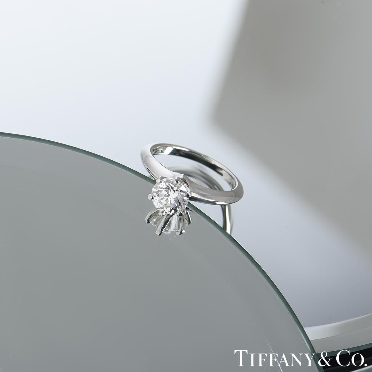 Tiffany & Co. Platin Diamant Solitär Verlobungsring 1,04 Karat G/VS2 Damen im Angebot
