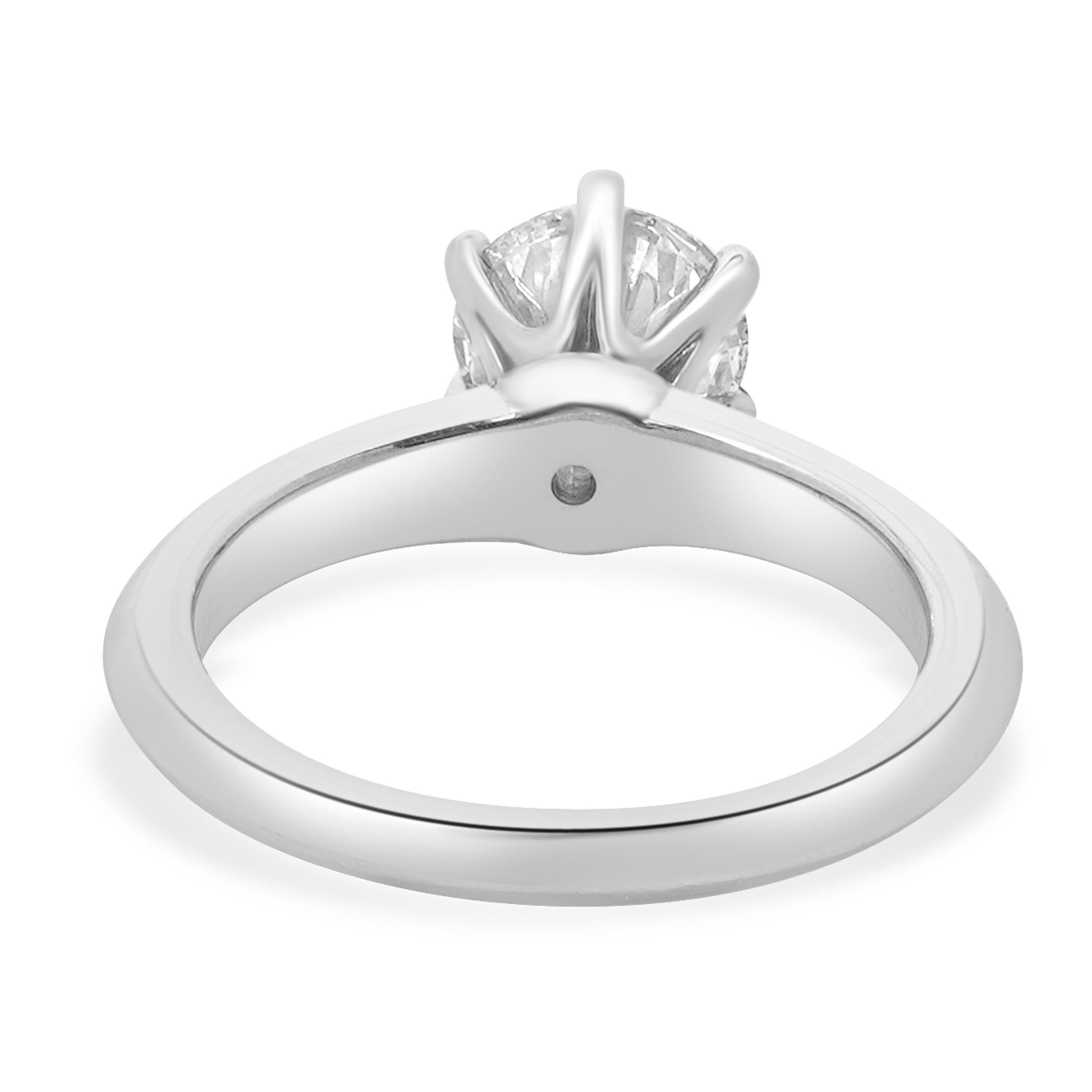 Tiffany & Co. Anello di fidanzamento solitario con diamante in platino In condizioni ottime in vendita a Scottsdale, AZ