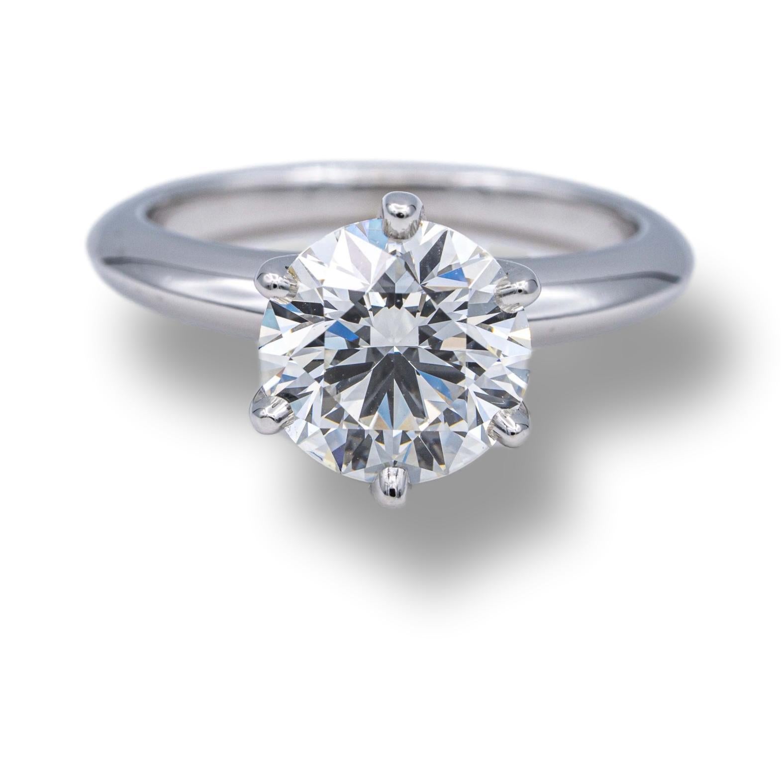 Tiffany & Co Platinum Diamond Solitaire Engagement Ring with Round 2.25 Ct HVS1 In Excellent Condition In New York, NY