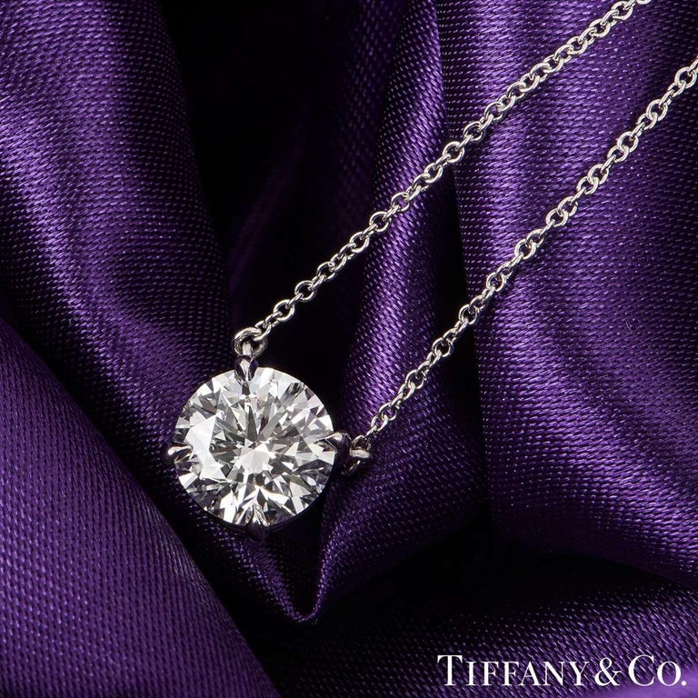 An exquisite Tiffany & Co. platinum diamond pendant. The pendant features a single round brilliant cut diamond in a 4 claw setting with a weight of 2.01ct, F colour and VS1 clarity. The pendant features a 15 inch chain and has a gross weight of 3.6