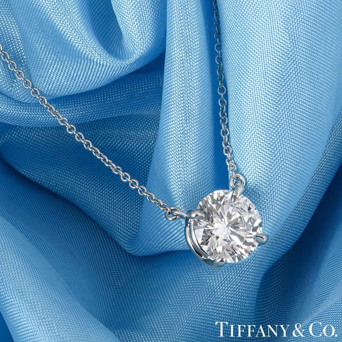 Taille ronde Tiffany & Co. Pendentif solitaire en platine avec diamant de 2,01 carats F/VS1 certifié GIA en vente