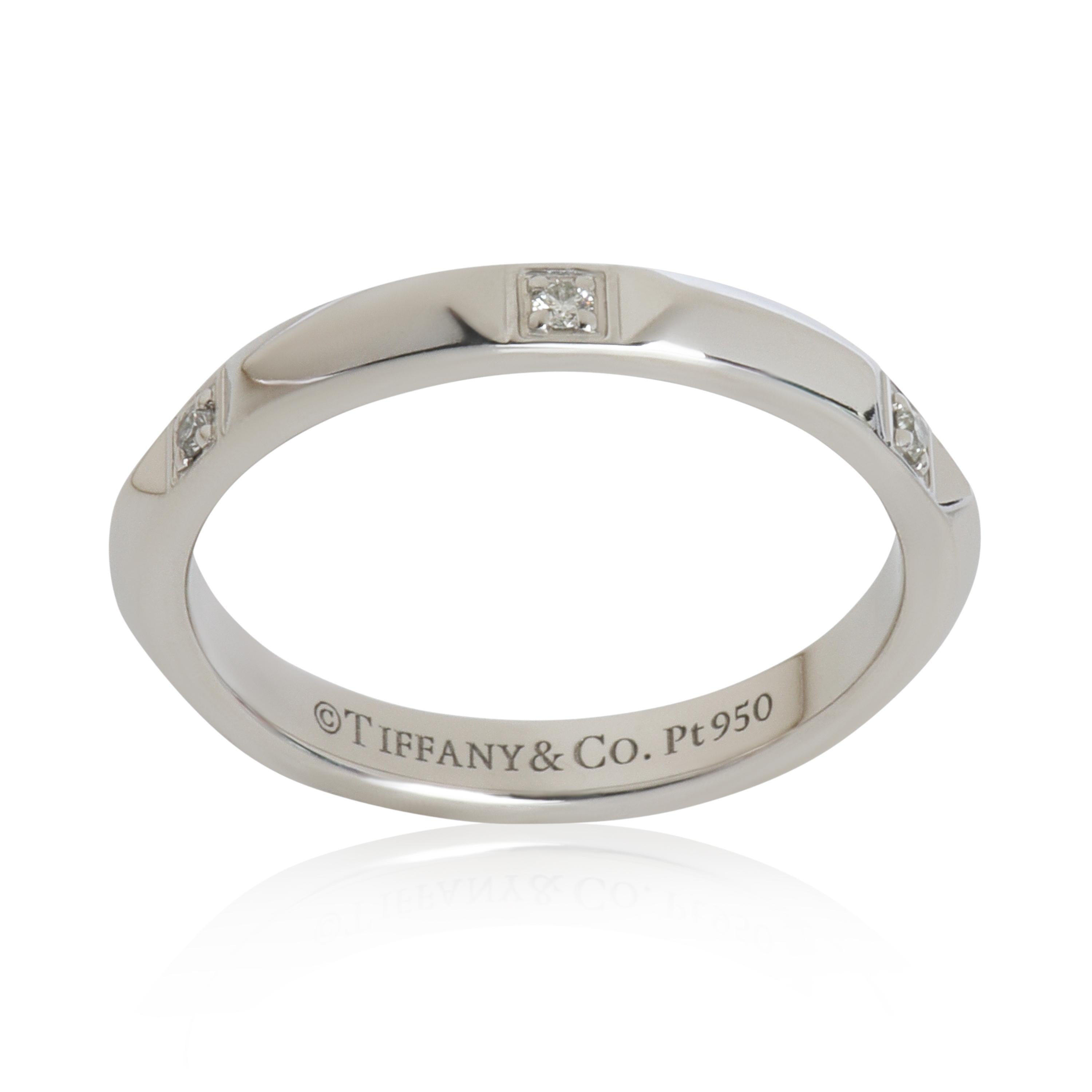 Tiffany & Co. Anillo de platino con diamantes Tiffany True

DETALLES PRINCIPALES
SKU: 149811
Título del listado: Tiffany & Co. Anillo de platino con diamantes Tiffany True
Descripción del estado: Tiffany reinventa un clásico con la colección Return