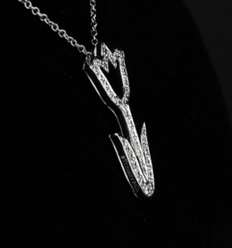 TIFFANY & Co. Collana con ciondolo a tulipano in platino e diamanti In condizioni ottime in vendita a Los Angeles, CA