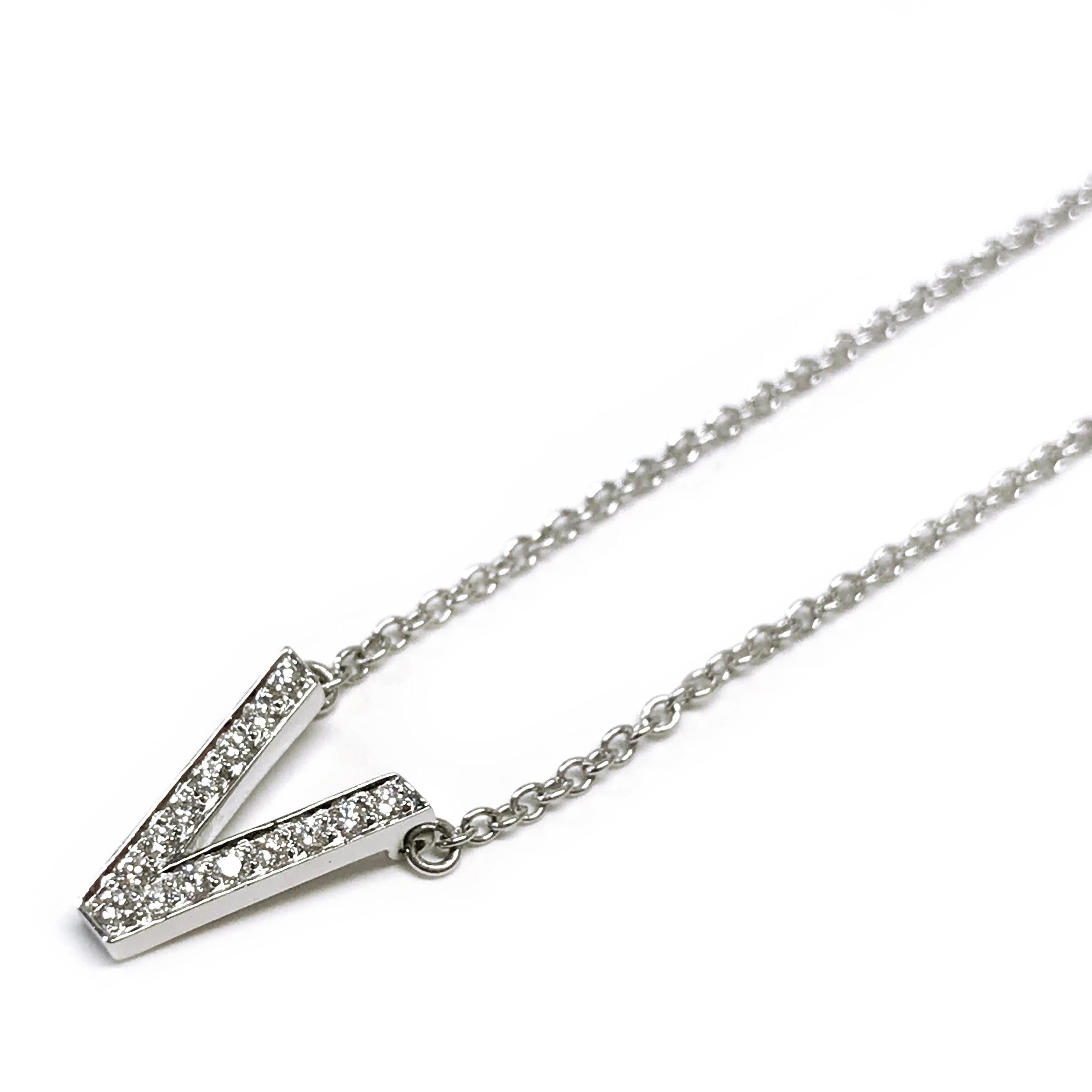 Contemporain Tiffany & Co. Collier pendentif en platine avec diamant en forme de V en vente