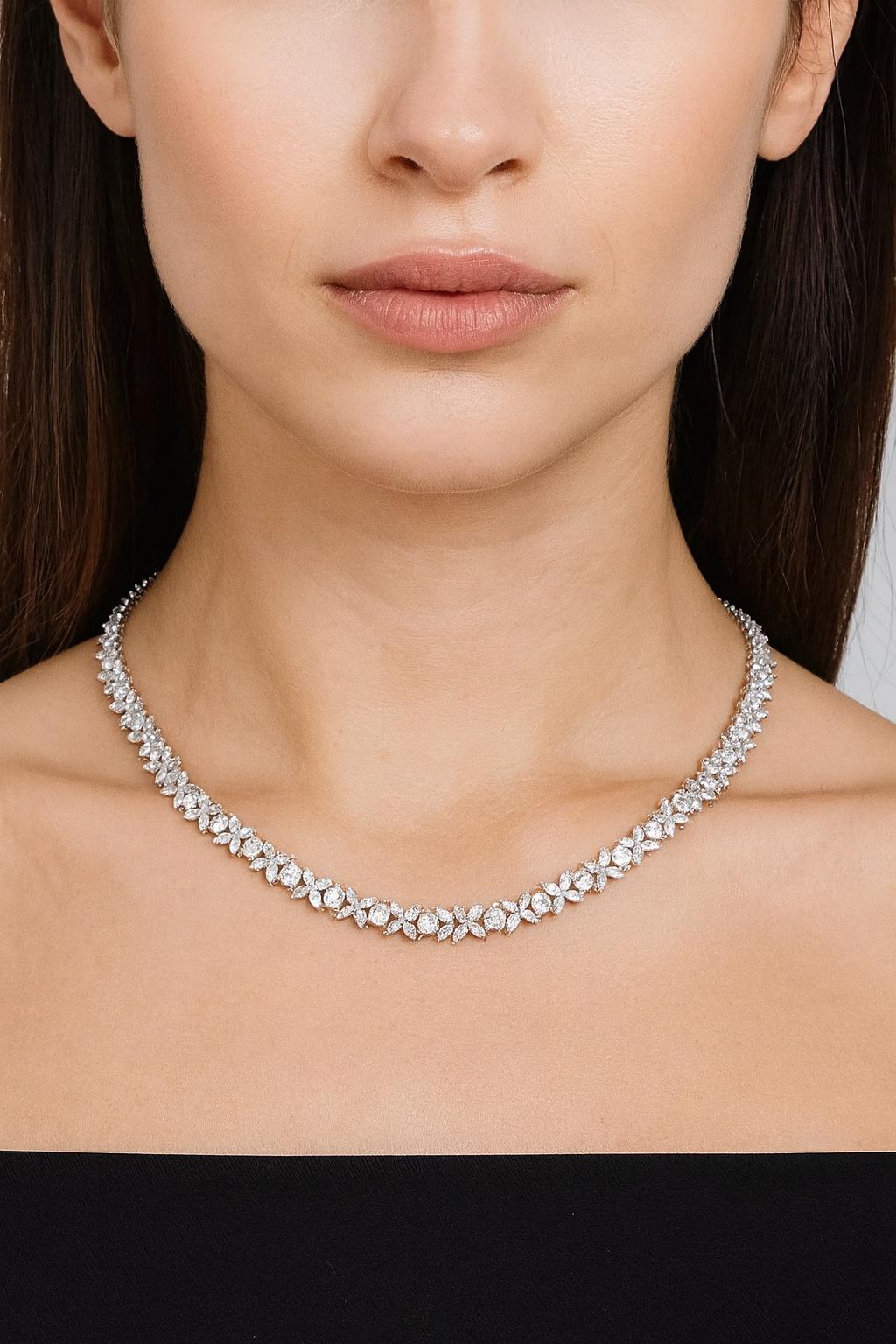 Femenino o masculino Tiffany & Co. Collar de Platino Diamante Colección Victoria en venta