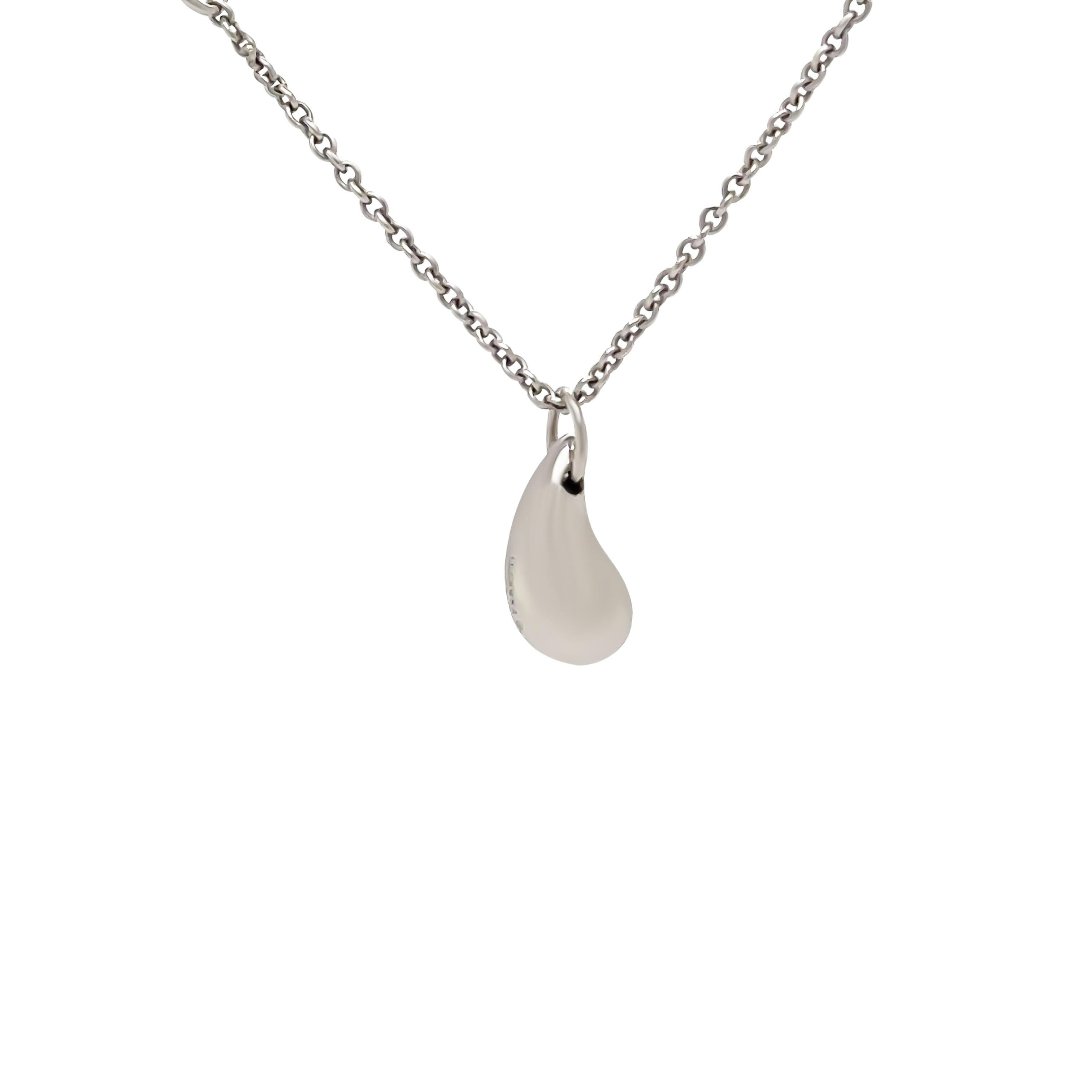 A Tiffany & Co Elsa Peretti Teardrop Pendant, made of 950 Platinum. Teardrop charm on a Tiffany & Co Elsa Peretti 41cm fine link neck chain. Discontinued design. 

Metal: 950 Platinum
Carat: N/A
Colour: N/A
Clarity: N/A
Cut: N/A
Weight: 3.73