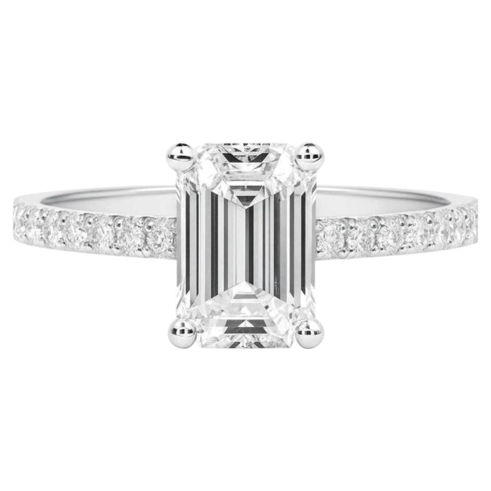 Tiffany & Co. Platin Smaragdschliff Diamant Solitär Verlobungsring im Angebot