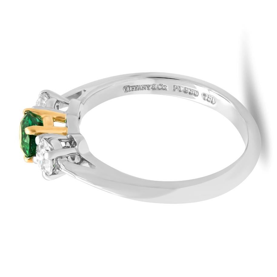 TIFFANY & Co. Platinum Emerald Diamond Three Stone Engagement Ring 6 In Excellent Condition In Los Angeles, CA