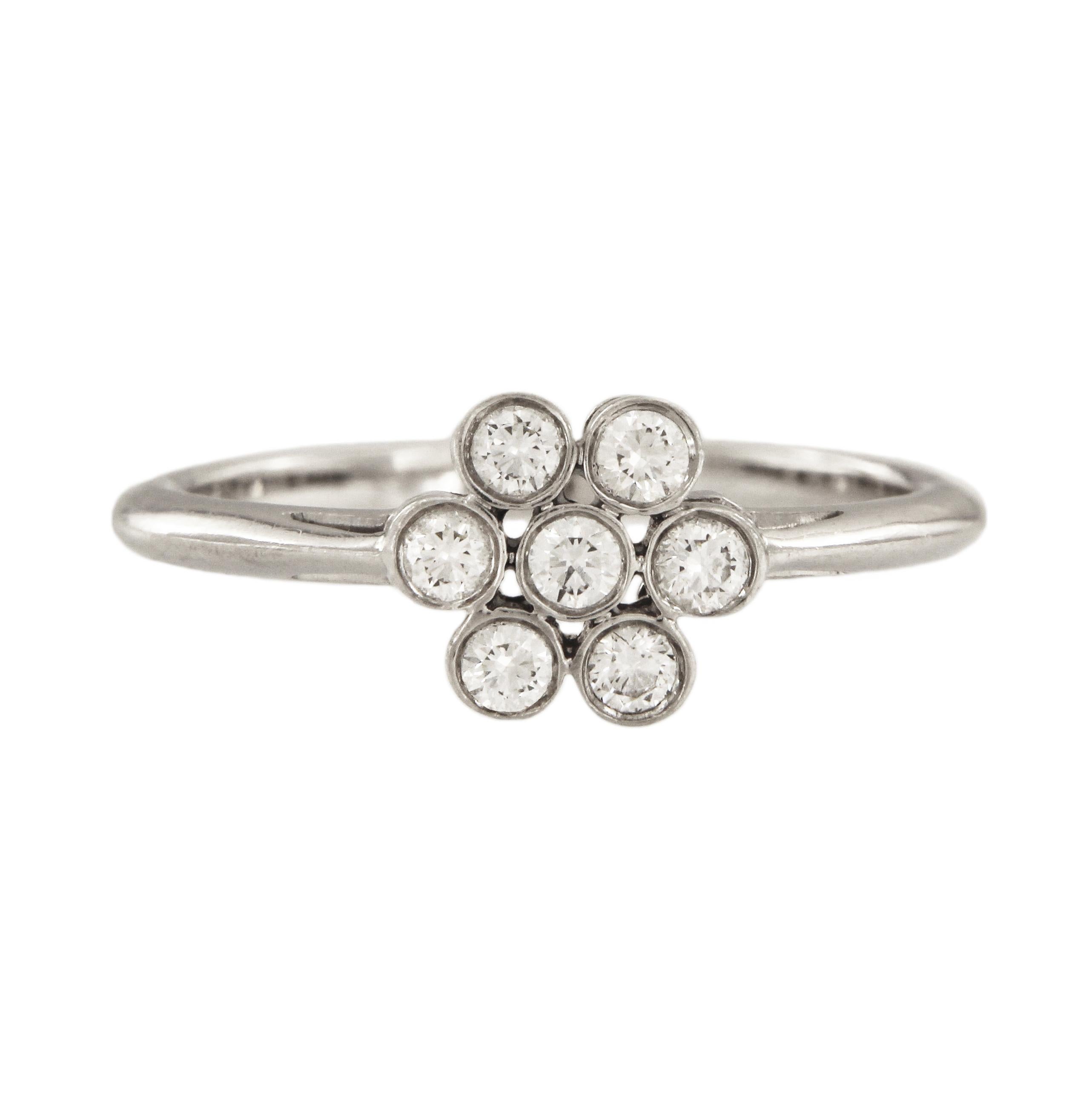 -Ring size: 6.5
-Mint condition
-Platinum
-Flower dimension: 7.5x9mm
-Diamonds: 0.30ct Color: F Clarity: VVS
-Ring weight: 3.4gr
-Hallmarked: