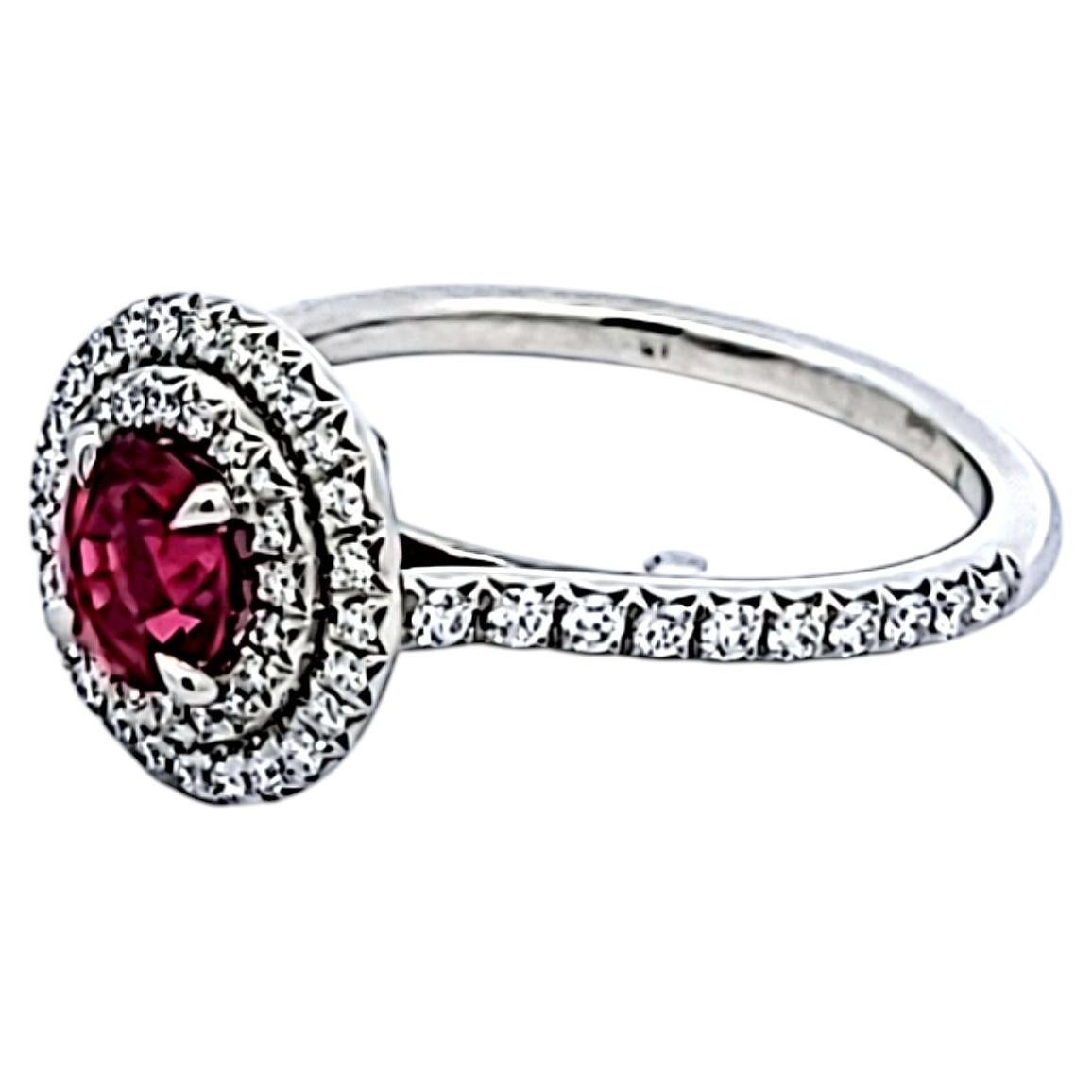 Anello di fidanzamento Tiffany & Co. in platino con diamanti rotondi da 0,36 ct (E VS1) e rubino da 0,63 ct in vendita