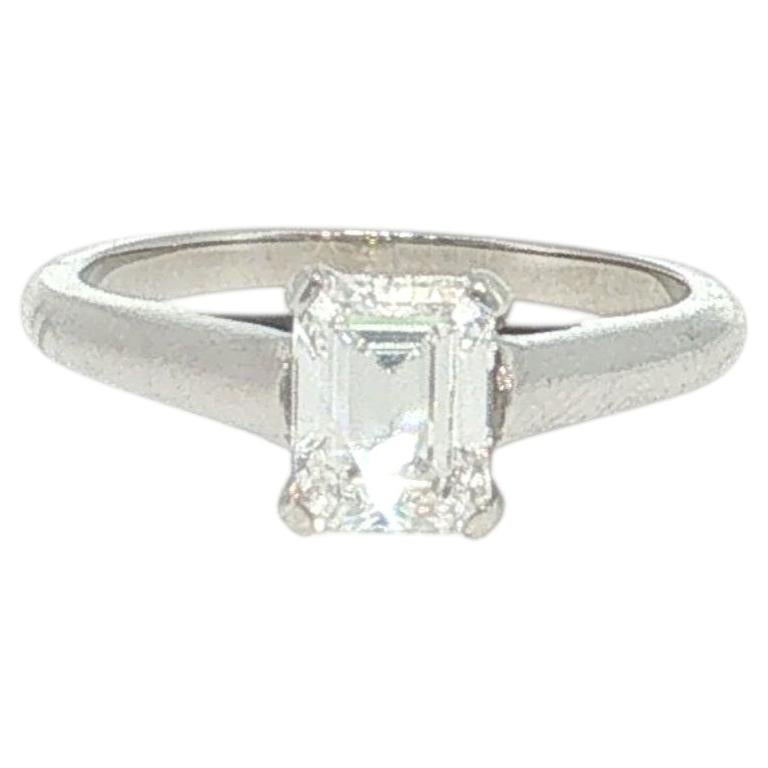 Tiffany & Co. Verlobungsring aus Platin mit einem Diamanten im Smaragdschliff von 0,85 Karat, F VVS1, GIA im Angebot