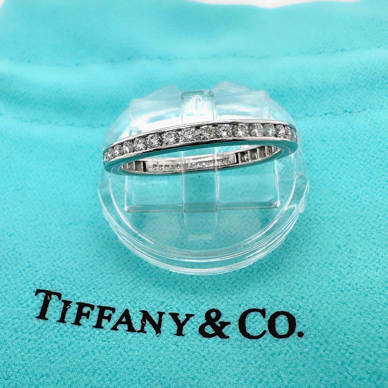 Tiffany & Co. Platin Eternity-Ring mit runden Diamanten 0,51 tcw 2,5 MM im Angebot 1